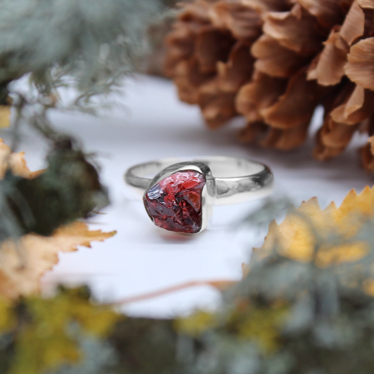 CRIMSON LEAVES - Sterling Silver & Garnet Ring - US 8